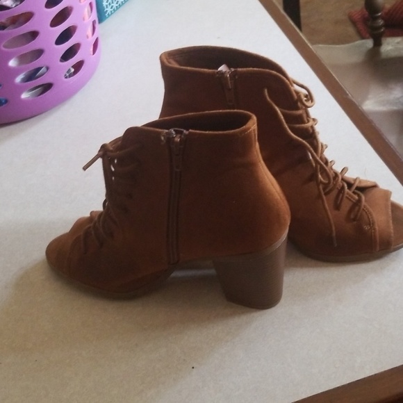 Light brown booties - Picture 3 of 3